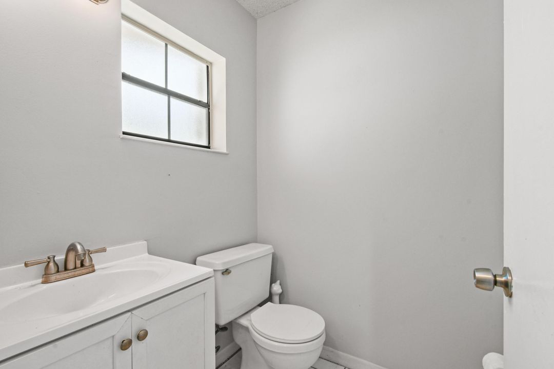 For Rent: $2,250 (2 beds, 1 baths, 1056 Square Feet)