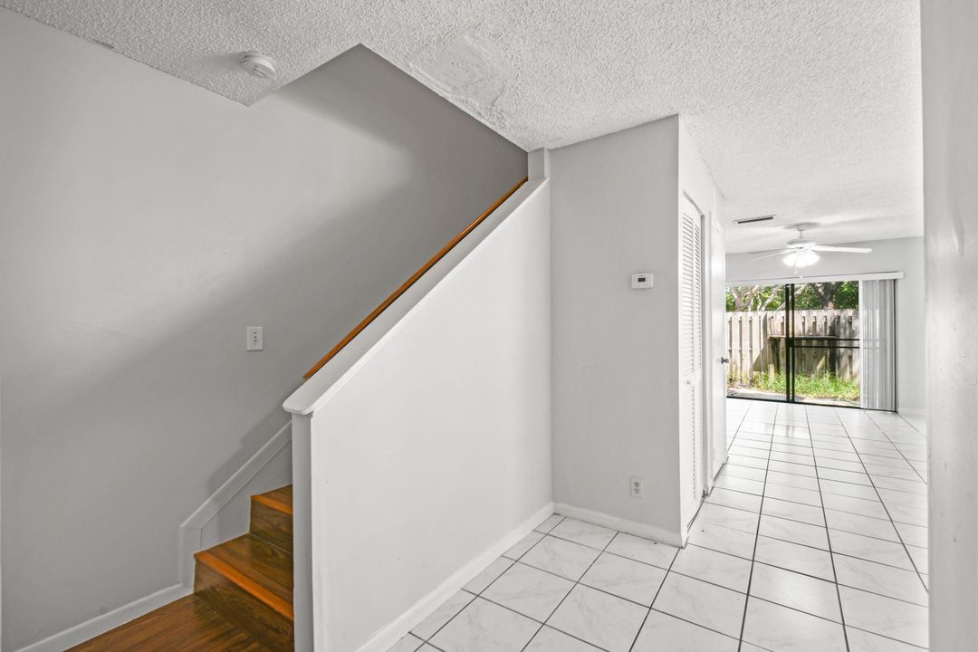 For Rent: $2,250 (2 beds, 1 baths, 1056 Square Feet)