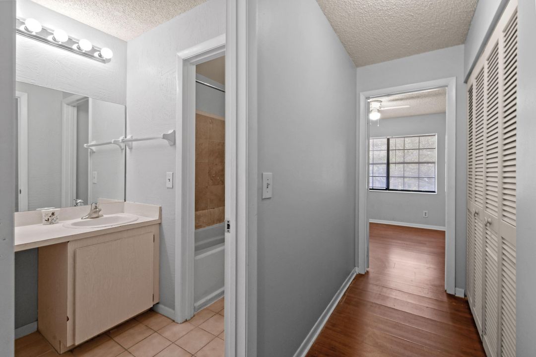 For Rent: $2,250 (2 beds, 1 baths, 1056 Square Feet)