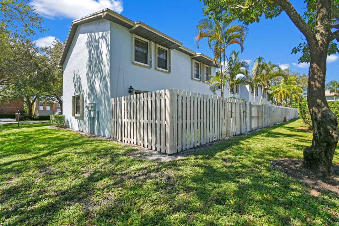 For Rent: $2,250 (2 beds, 1 baths, 1056 Square Feet)