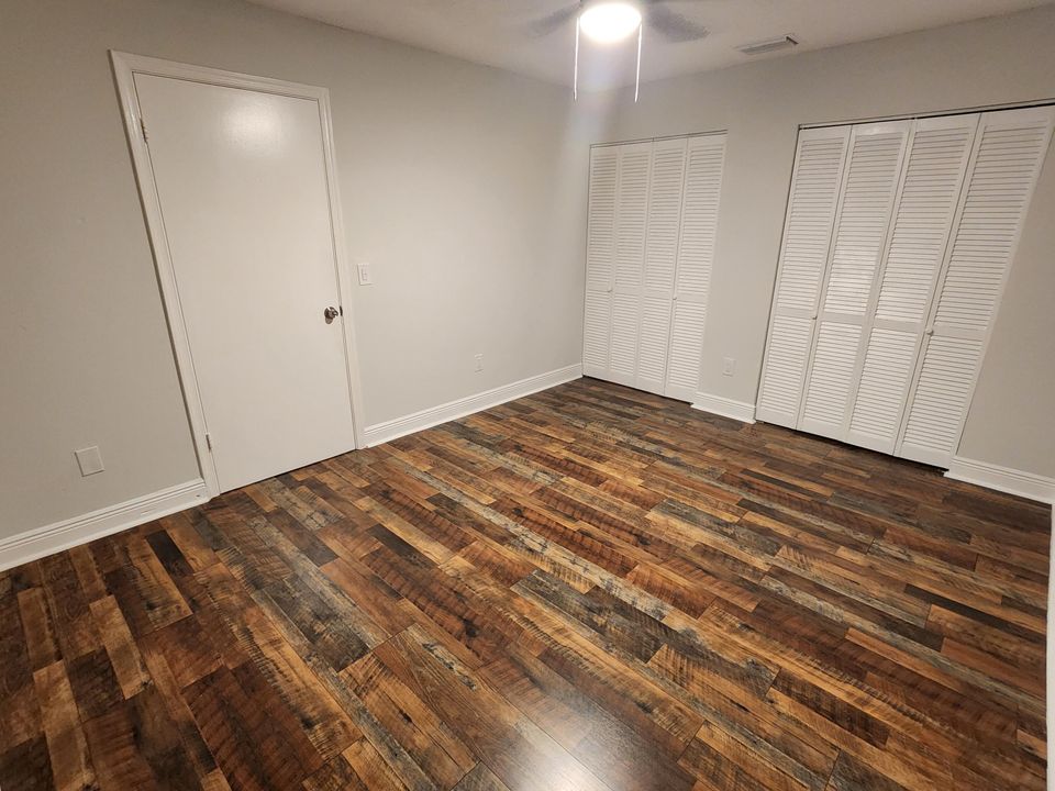 Active With Contract: $2,300 (2 beds, 2 baths, 1243 Square Feet)