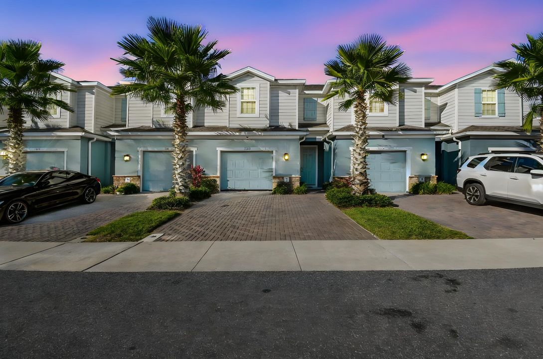 For Sale: $365,000 (3 beds, 2 baths, 1892 Square Feet)