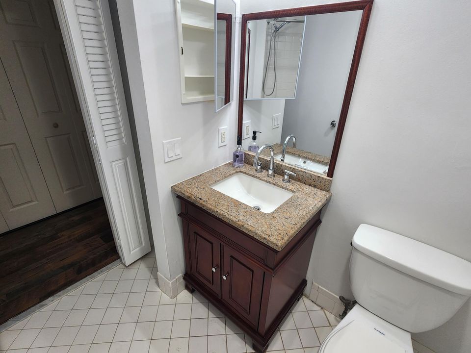 Active With Contract: $2,300 (2 beds, 2 baths, 1243 Square Feet)