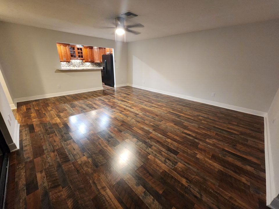 Active With Contract: $2,300 (2 beds, 2 baths, 1243 Square Feet)