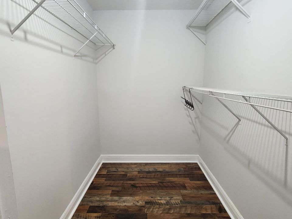 Active With Contract: $2,300 (2 beds, 2 baths, 1243 Square Feet)