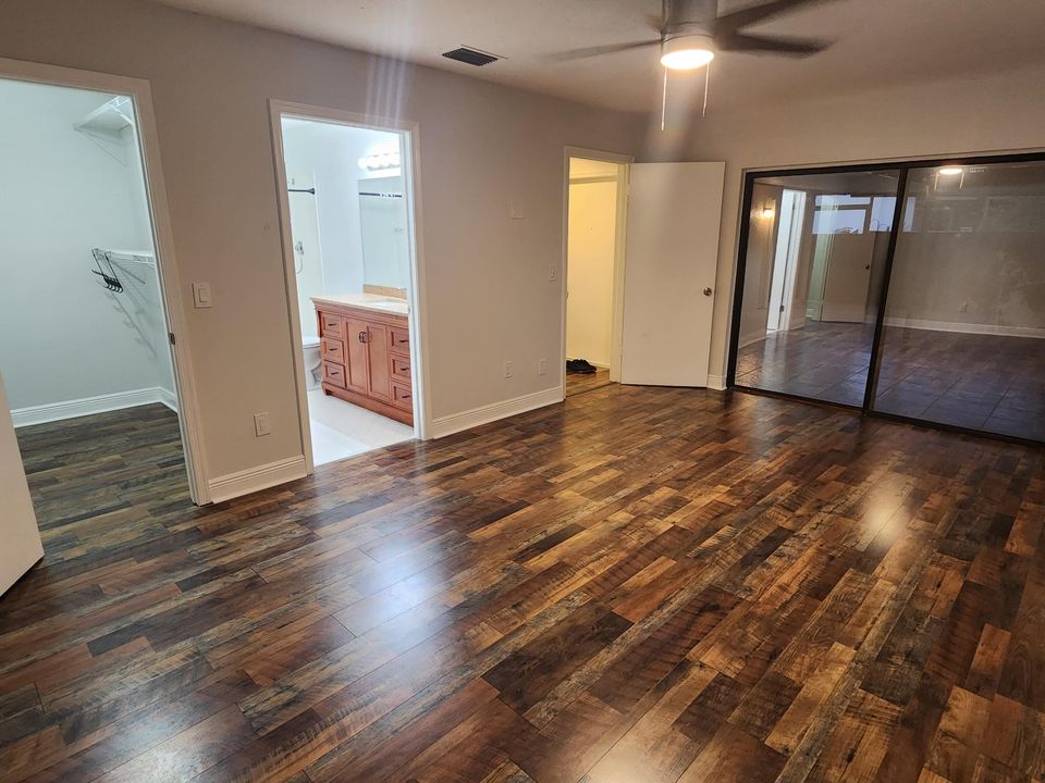 Active With Contract: $2,300 (2 beds, 2 baths, 1243 Square Feet)