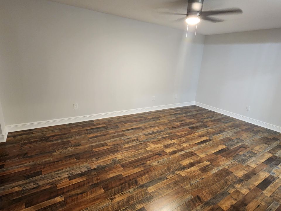Active With Contract: $2,300 (2 beds, 2 baths, 1243 Square Feet)
