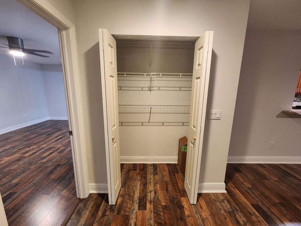 Active With Contract: $2,300 (2 beds, 2 baths, 1243 Square Feet)