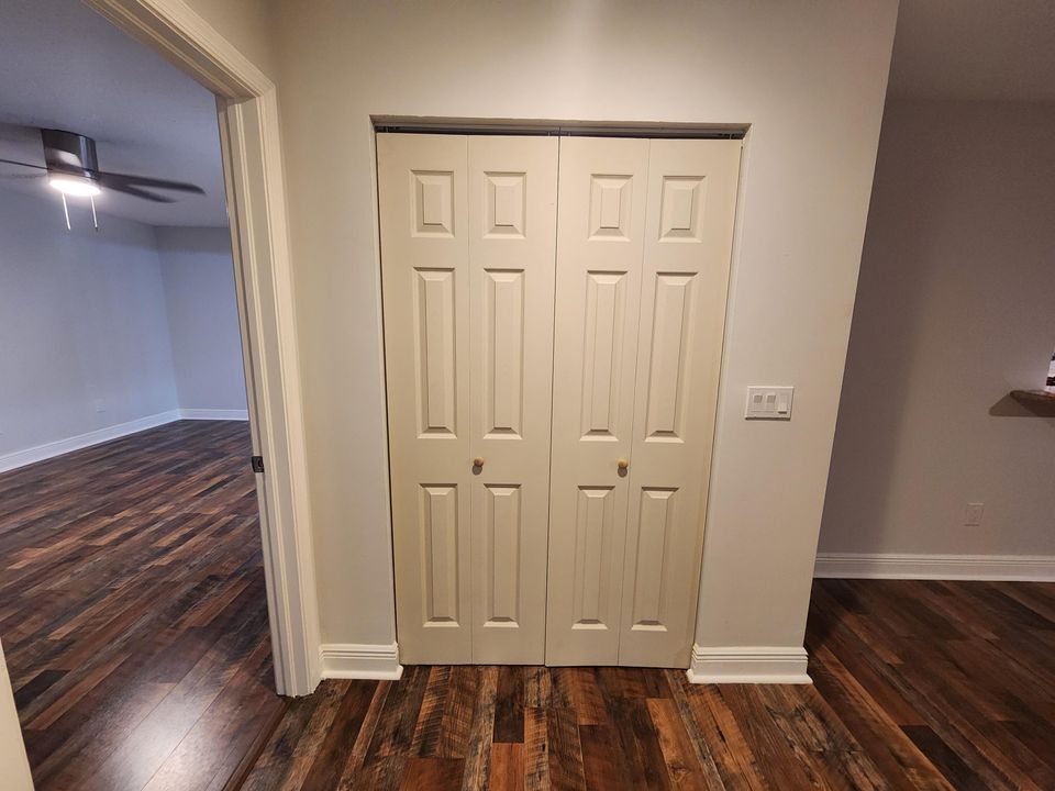 Active With Contract: $2,300 (2 beds, 2 baths, 1243 Square Feet)