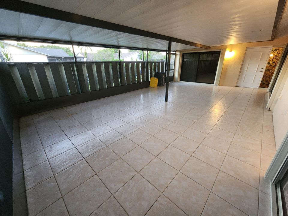 Active With Contract: $2,300 (2 beds, 2 baths, 1243 Square Feet)