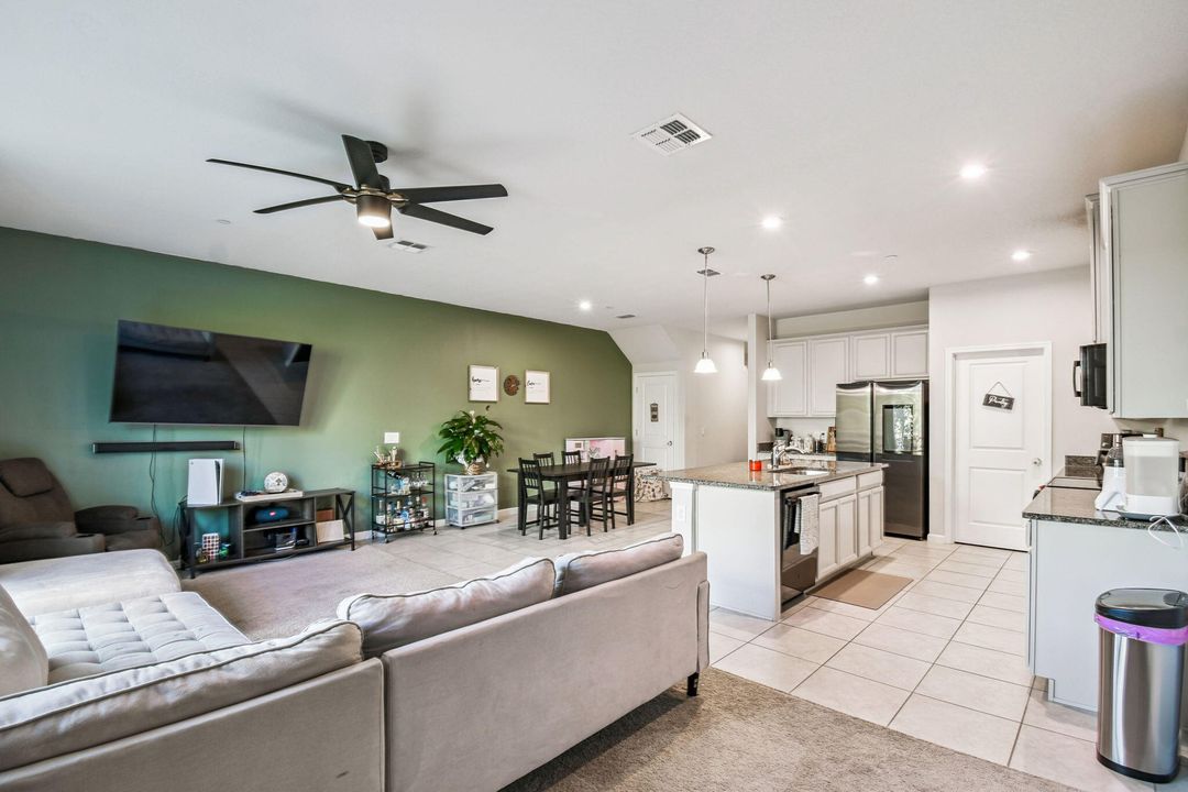 For Sale: $365,000 (3 beds, 2 baths, 1892 Square Feet)