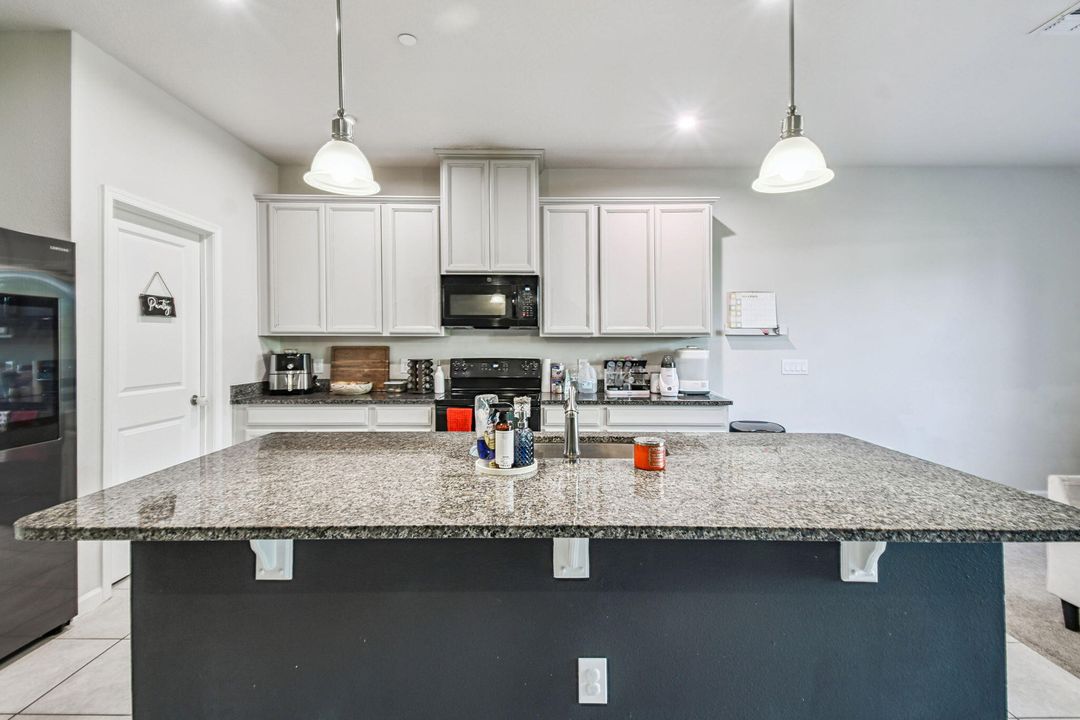 For Sale: $365,000 (3 beds, 2 baths, 1892 Square Feet)