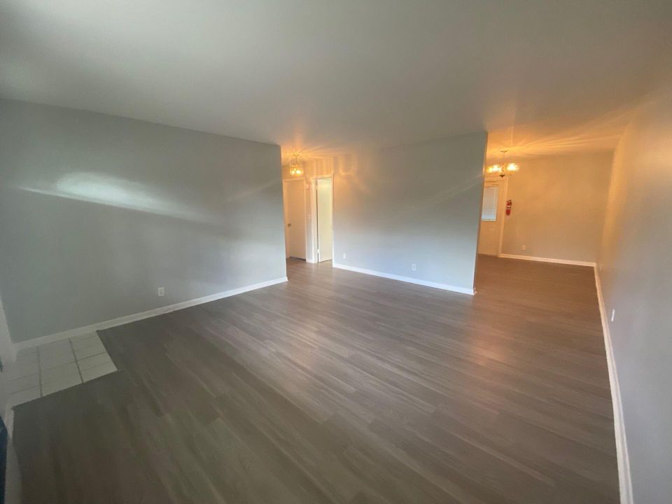 For Rent: $1,850 (2 beds, 1 baths, 900 Square Feet)