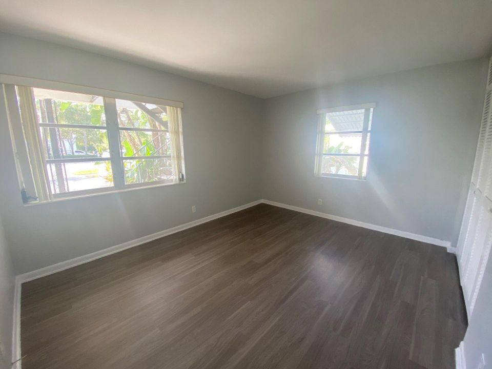 For Rent: $1,850 (2 beds, 1 baths, 900 Square Feet)