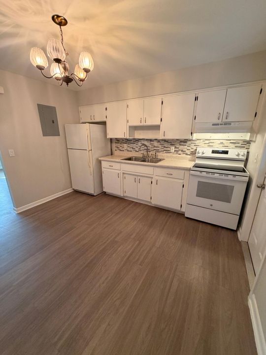 For Rent: $1,850 (2 beds, 1 baths, 900 Square Feet)