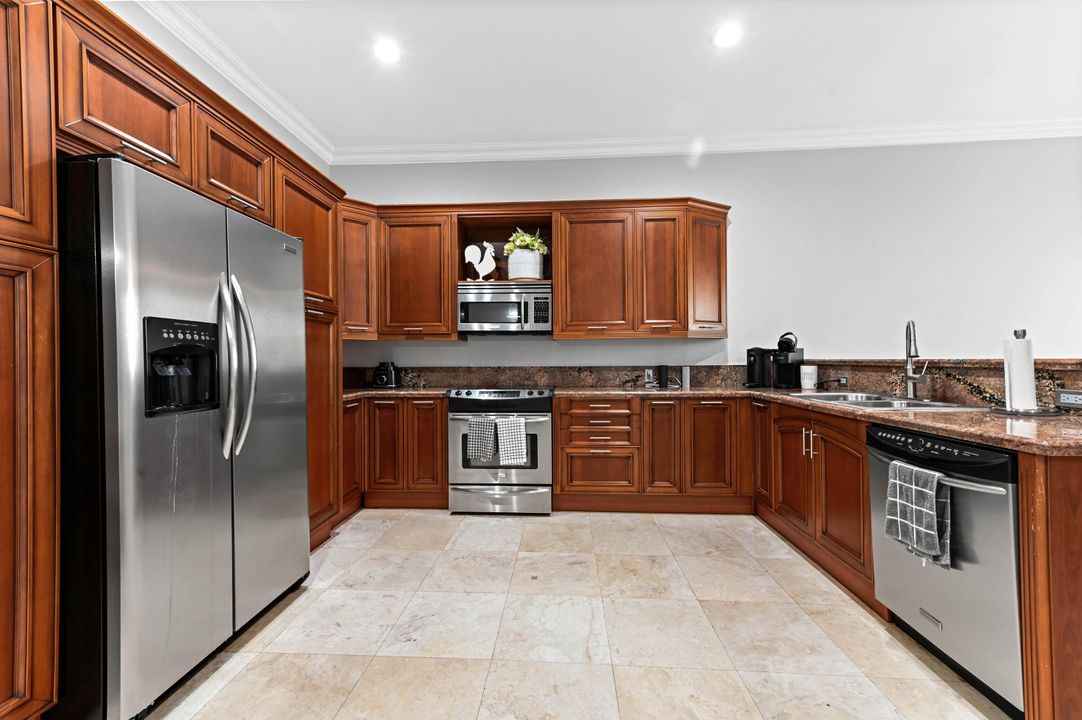 For Sale: $895,000 (3 beds, 3 baths, 1757 Square Feet)