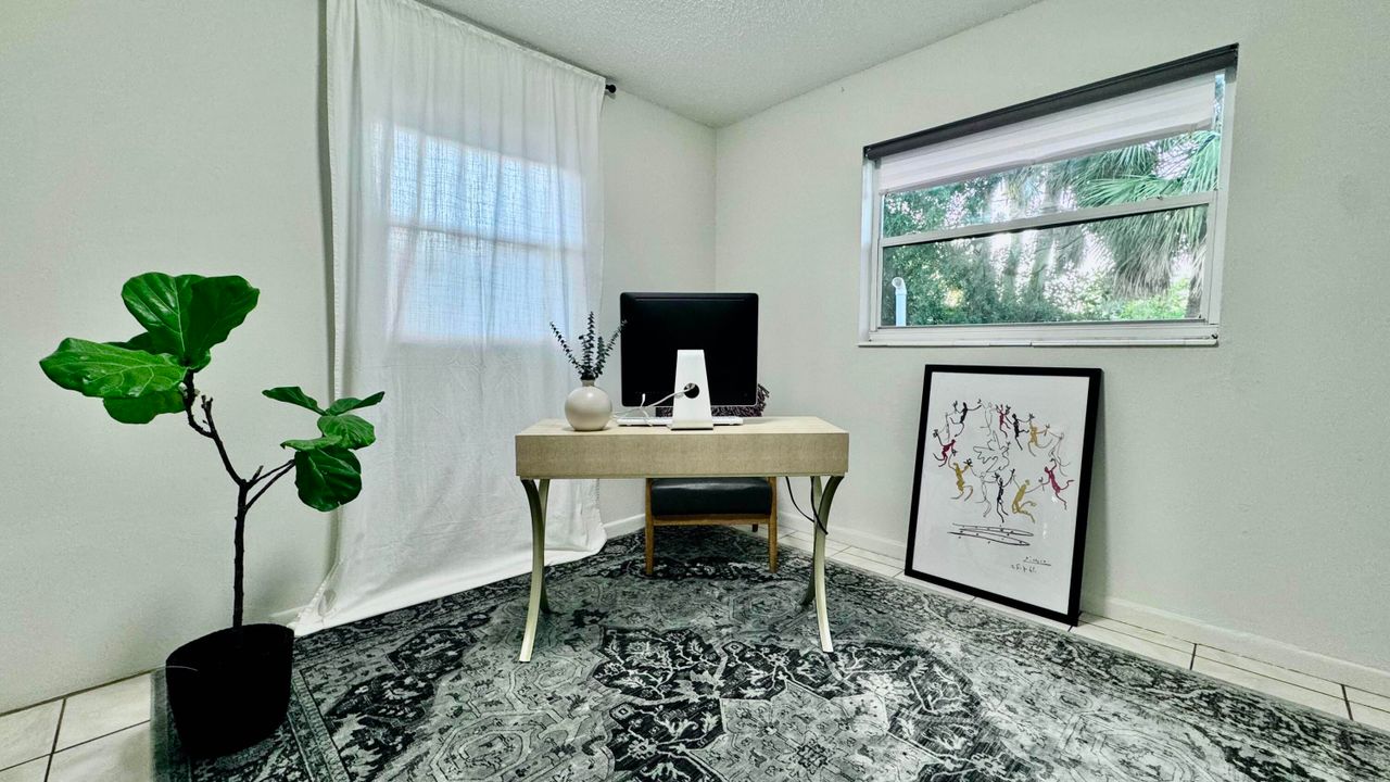 出租: $1,900 (2 贝兹, 1 浴室, 924 平方英尺)