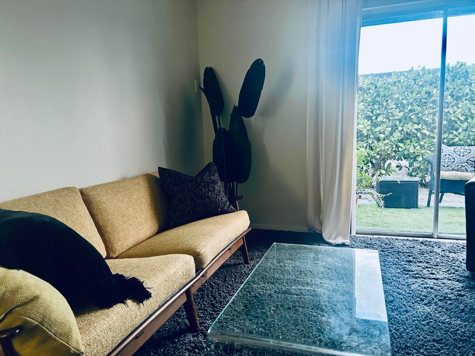 出租: $1,900 (2 贝兹, 1 浴室, 924 平方英尺)