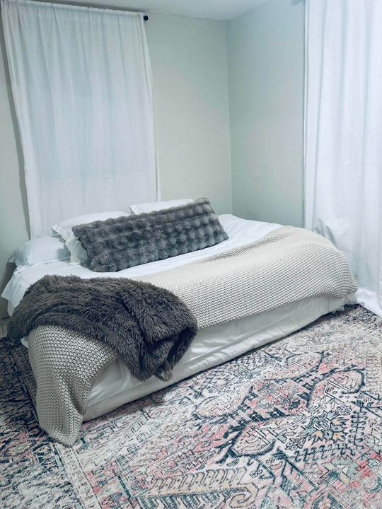 出租: $1,900 (2 贝兹, 1 浴室, 924 平方英尺)