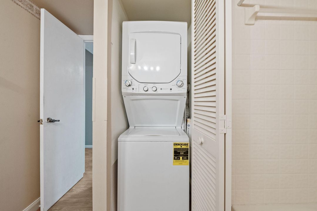 For Sale: $164,000 (2 beds, 2 baths, 1170 Square Feet)