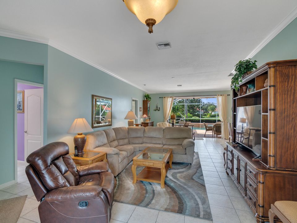 Activo con contrato: $439,900 (3 camas, 2 baños, 1664 Pies cuadrados)