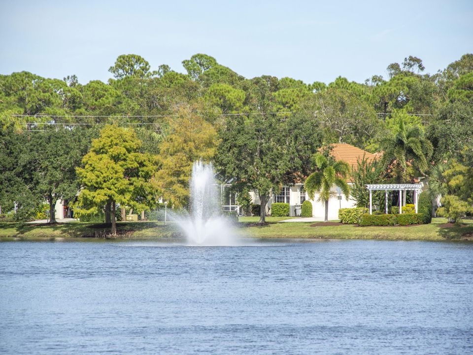 Activo con contrato: $439,900 (3 camas, 2 baños, 1664 Pies cuadrados)