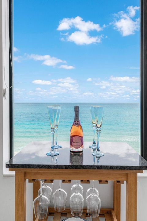 For Sale: $1,500,000 (2 beds, 2 baths, 1400 Square Feet)