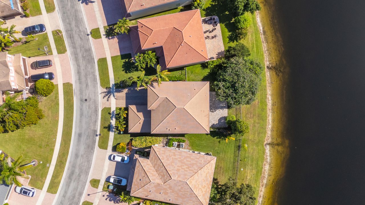 合同活跃: $699,000 (4 贝兹, 3 浴室, 3130 平方英尺)