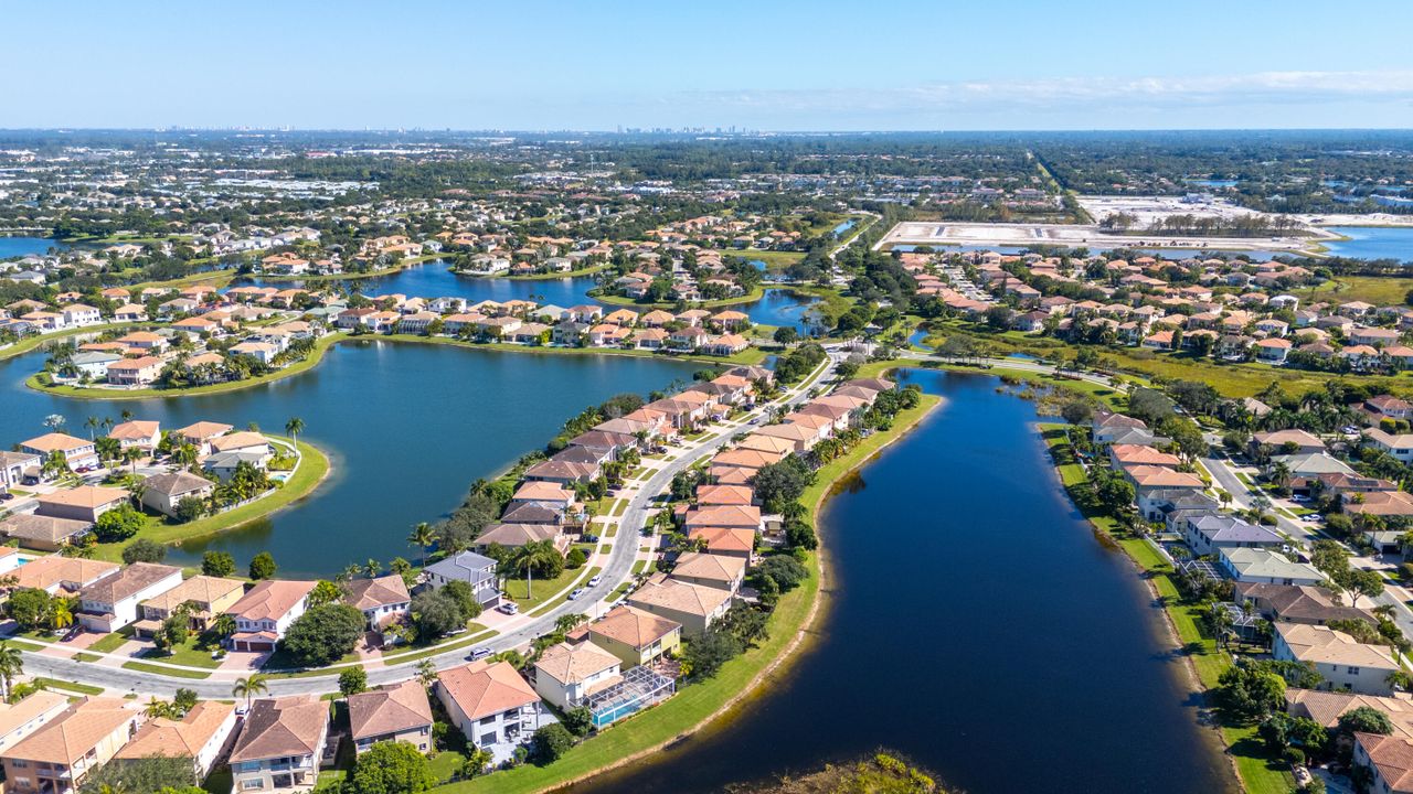 合同活跃: $699,000 (4 贝兹, 3 浴室, 3130 平方英尺)