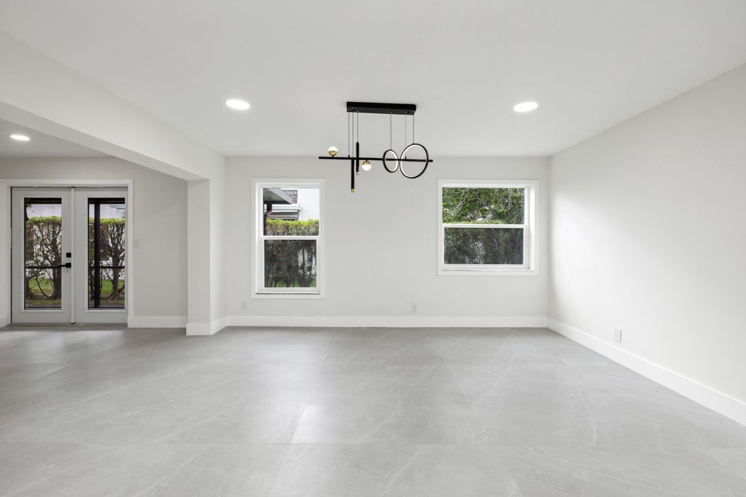 For Sale: $1,275,000 (5 beds, 3 baths, 2685 Square Feet)