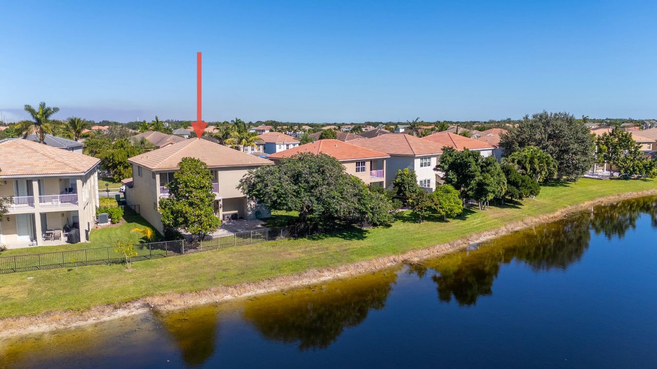 合同活跃: $699,000 (4 贝兹, 3 浴室, 3130 平方英尺)