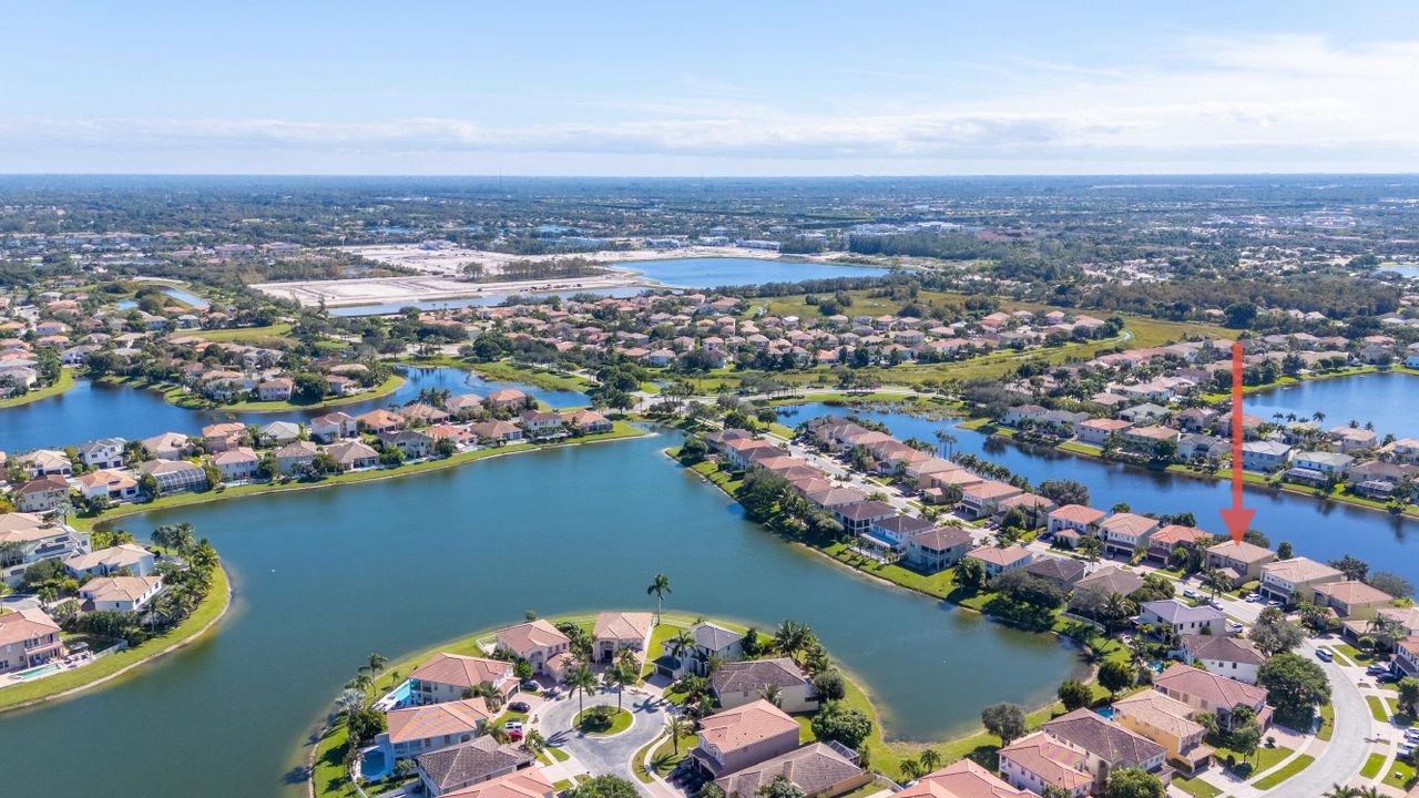 合同活跃: $699,000 (4 贝兹, 3 浴室, 3130 平方英尺)