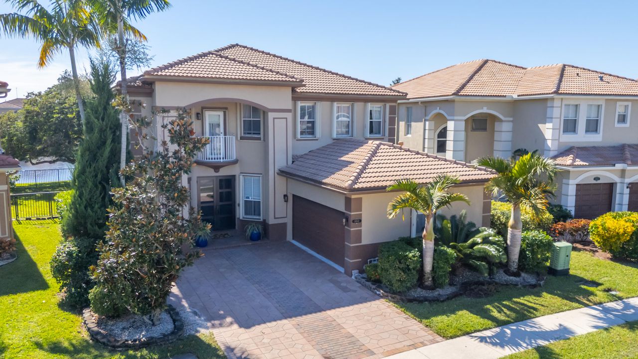 合同活跃: $699,000 (4 贝兹, 3 浴室, 3130 平方英尺)