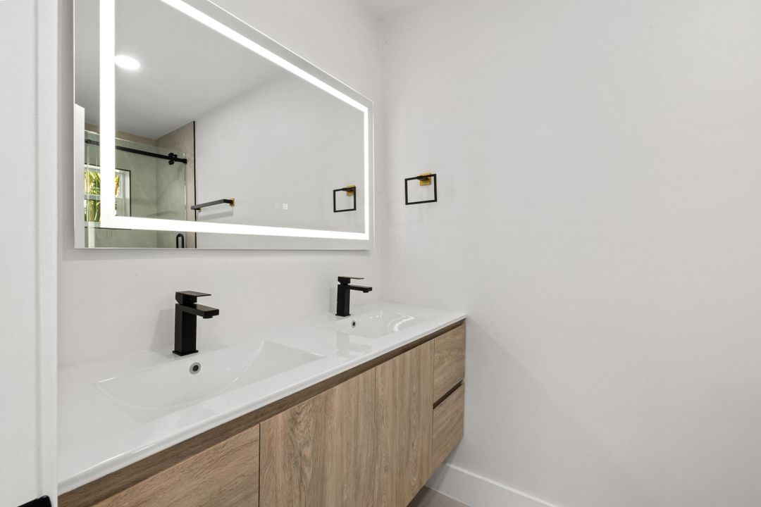 For Sale: $1,275,000 (5 beds, 3 baths, 2685 Square Feet)