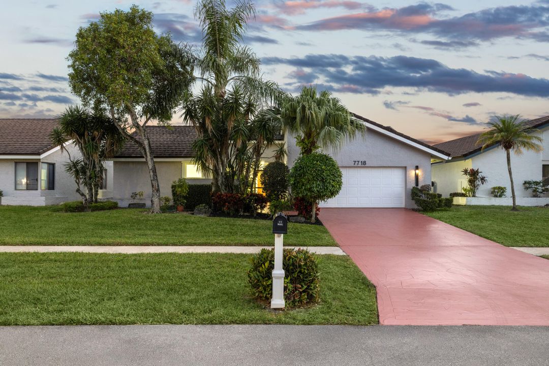 For Sale: $1,275,000 (5 beds, 3 baths, 2685 Square Feet)