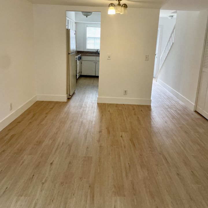 For Rent: $2,500 (2 beds, 1 baths, 1024 Square Feet)