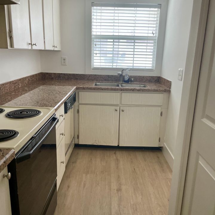For Rent: $2,500 (2 beds, 1 baths, 1024 Square Feet)