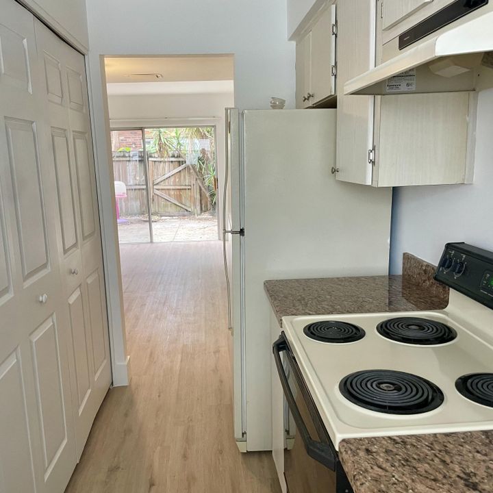 For Rent: $2,500 (2 beds, 1 baths, 1024 Square Feet)