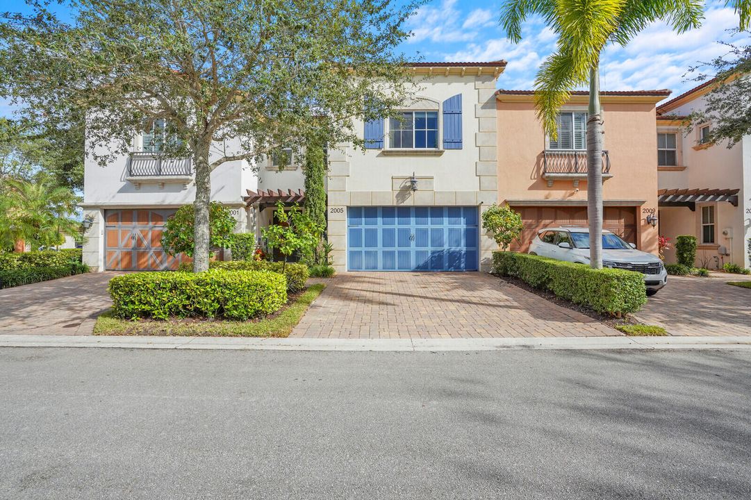 Active With Contract: $3,450 (3 beds, 2 baths, 2278 Square Feet)