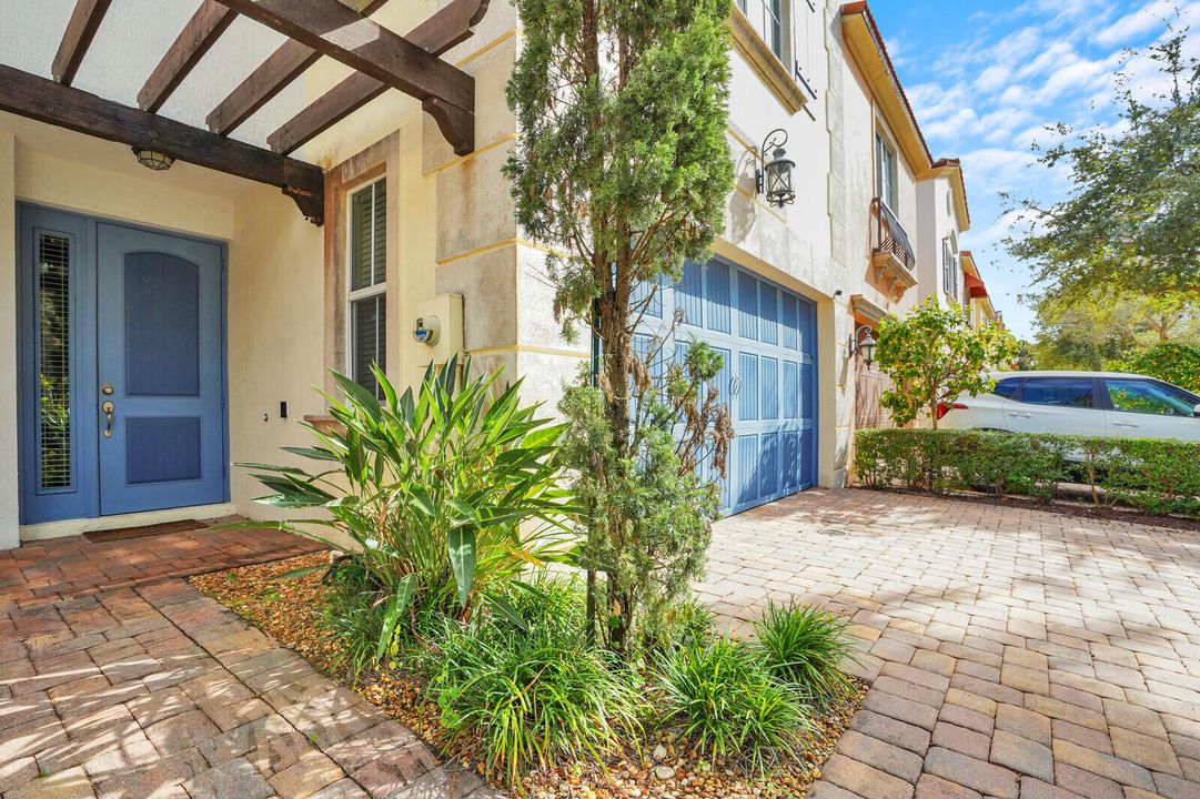 Active With Contract: $3,450 (3 beds, 2 baths, 2278 Square Feet)