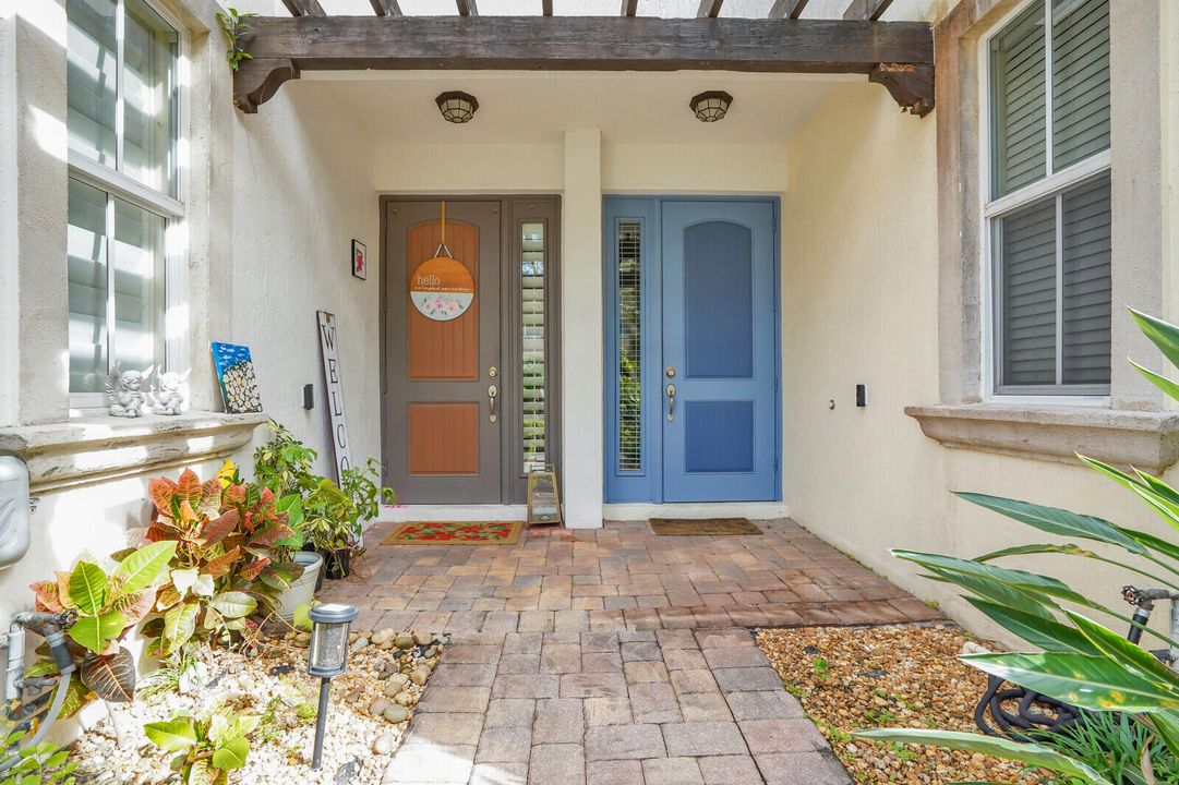 Active With Contract: $3,450 (3 beds, 2 baths, 2278 Square Feet)