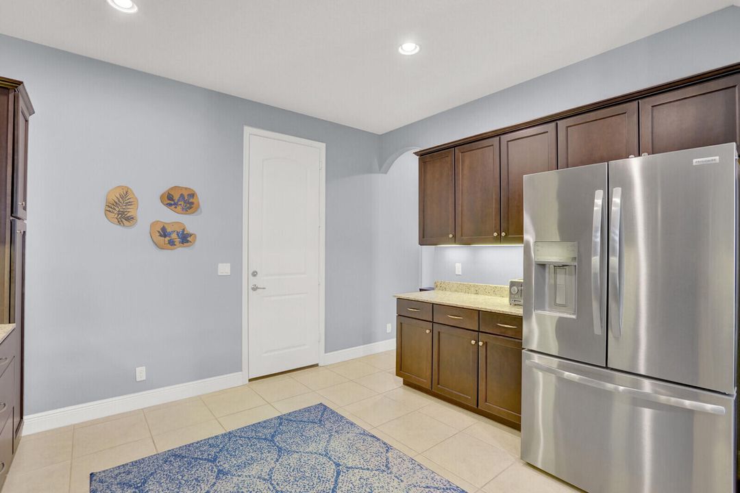 Active With Contract: $3,450 (3 beds, 2 baths, 2278 Square Feet)