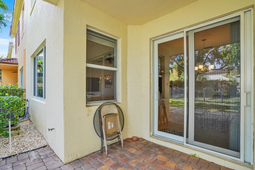 Active With Contract: $3,450 (3 beds, 2 baths, 2278 Square Feet)