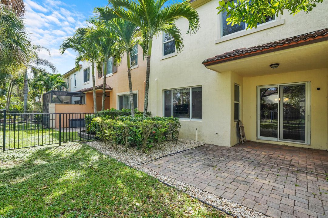 Active With Contract: $3,450 (3 beds, 2 baths, 2278 Square Feet)