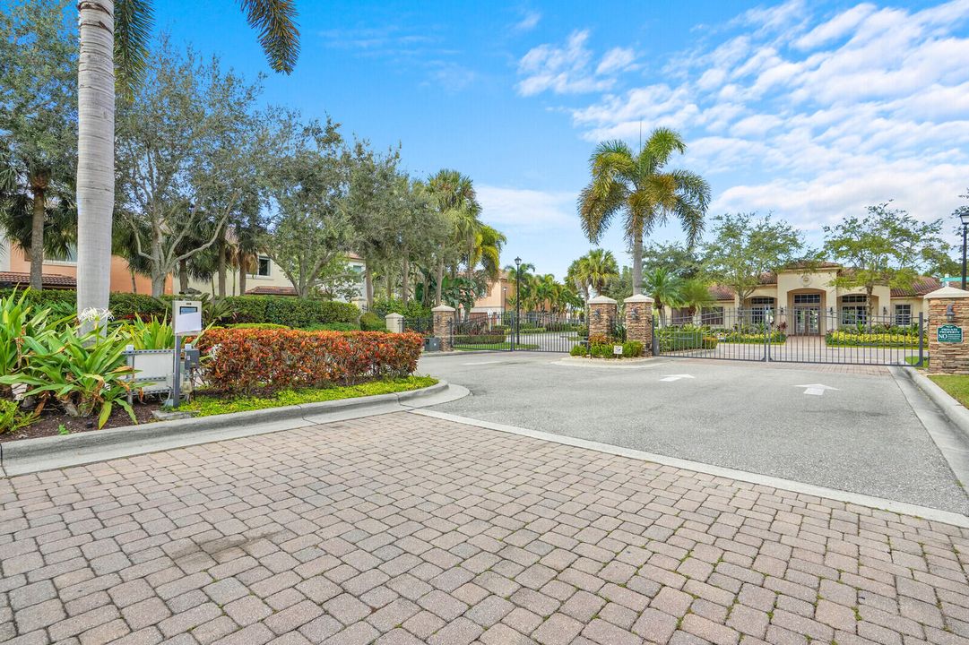 Active With Contract: $3,450 (3 beds, 2 baths, 2278 Square Feet)