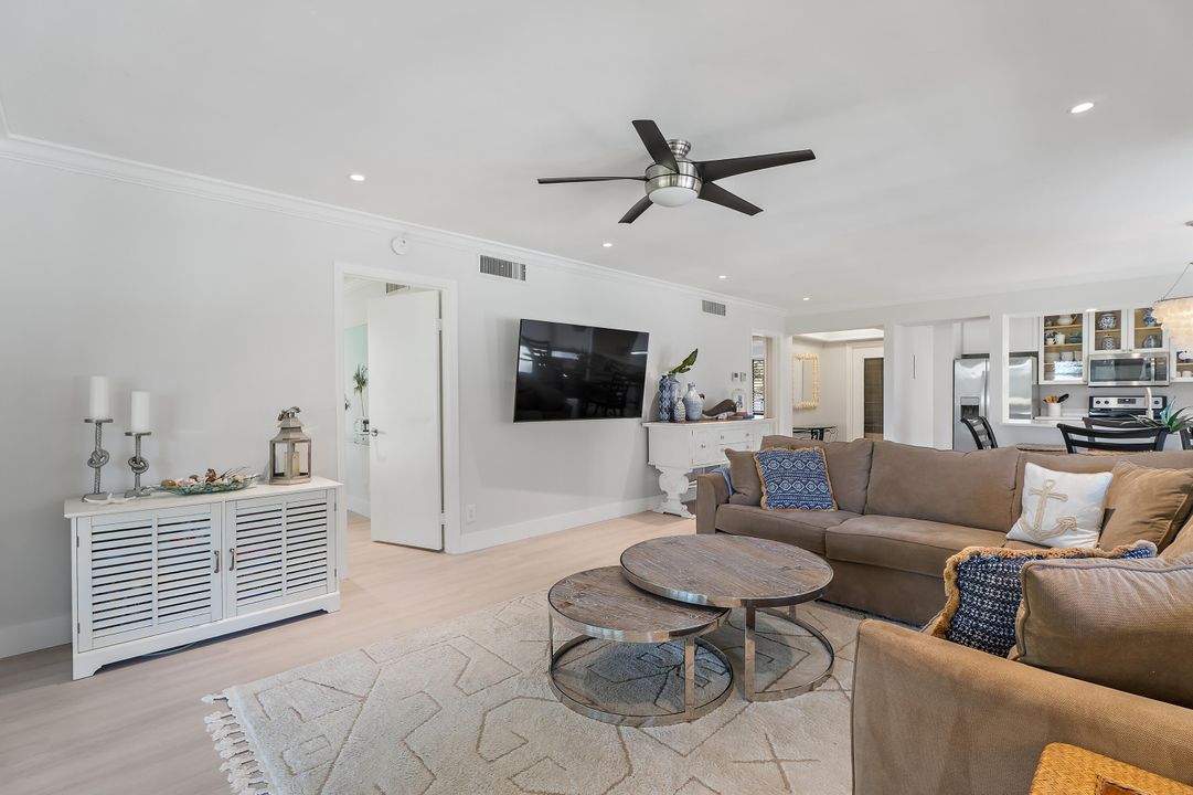 合同活跃: $499,000 (2 贝兹, 2 浴室, 1366 平方英尺)