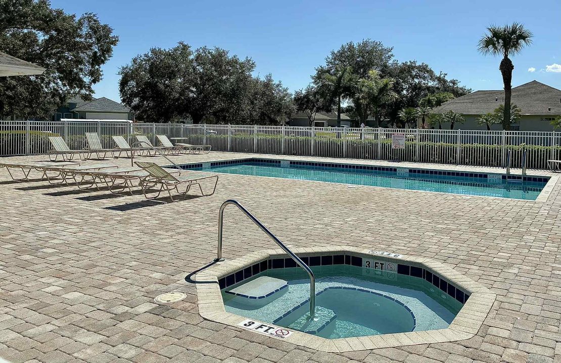 Activo con contrato: $350,000 (3 camas, 2 baños, 1569 Pies cuadrados)