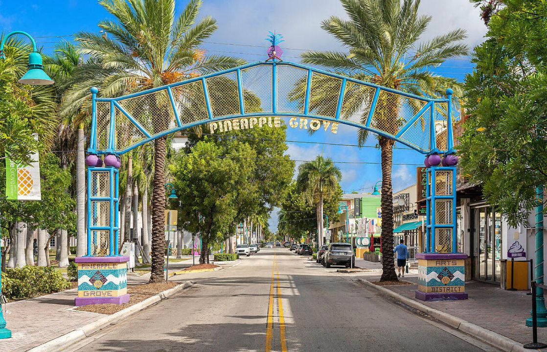 For Sale: $895,000 (3 beds, 3 baths, 1757 Square Feet)