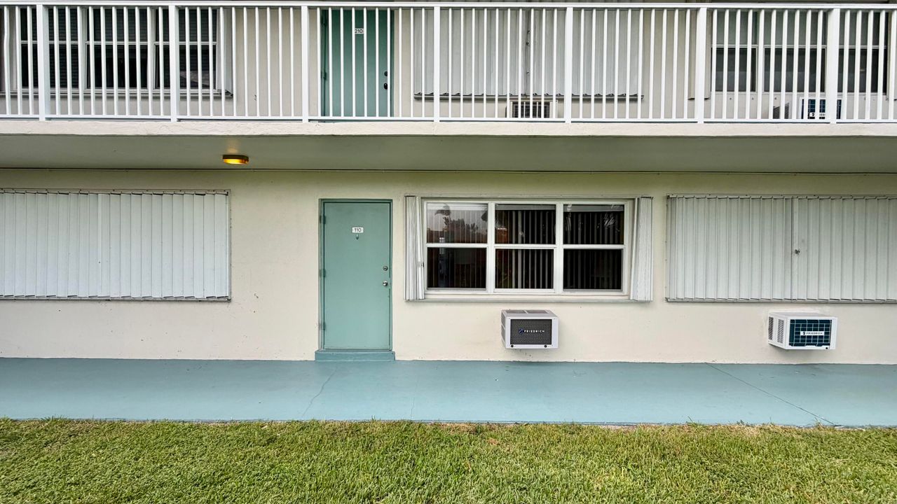 For Sale: $119,990 (1 beds, 1 baths, 570 Square Feet)