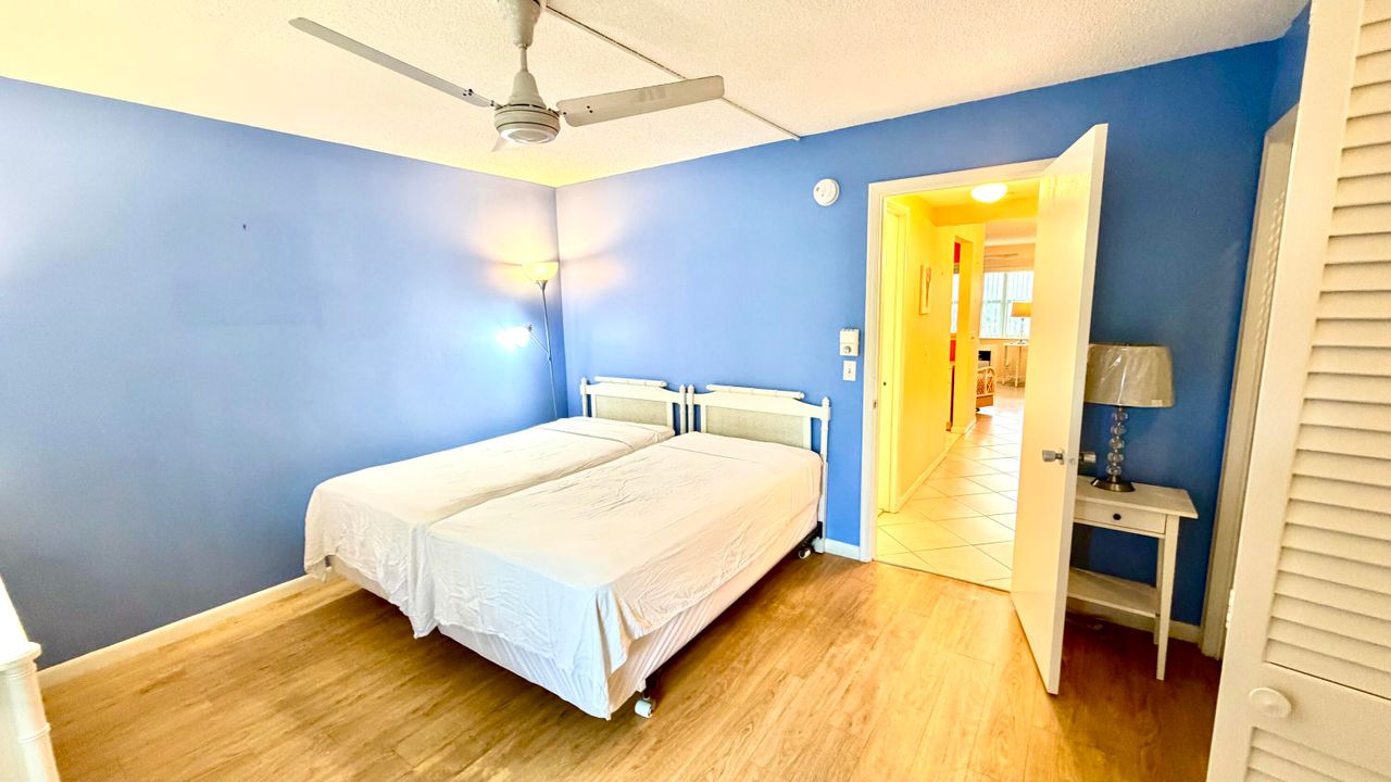 For Sale: $119,990 (1 beds, 1 baths, 570 Square Feet)